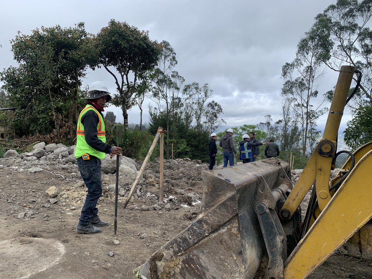 Avanzamos con más obras para nuestros habitantes.
Realizamos un recorrido, verificando los avances de la obra: Construcción de la Casa Comunal del recinto Bellavista de la Parroquia Chumblín.
<a href="/GADSANFERNANDO1/">Gad San Fernando</a> 
<a href="/claudiomarloja/">Claudio Omar Loja</a>