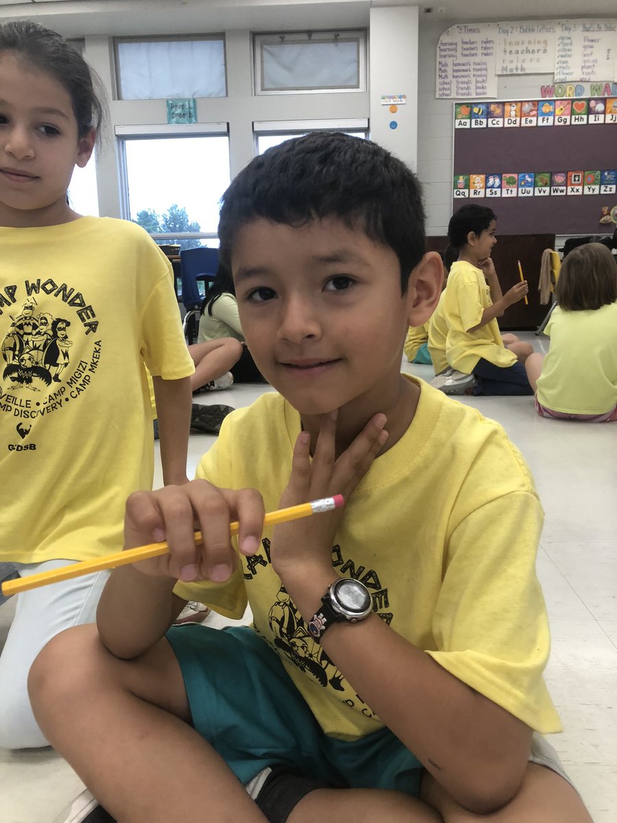 Georgina_JT's tweet photo. Using a pencil to help us arch our fingers for violin! #stringproject #GECDSBSLP2022 #campwonder @ClaraHowitt @gecdsbpro @DarinTeach https://t.co/NNQrM7TUhD