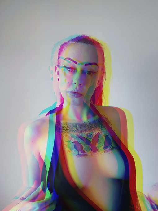 Alien princess ?♥️
.
.
.
.
.
.
.
.
.
#altgirl #gothgirl #amateurporn #stripping #lesbian #bi #nudes #onlyfans