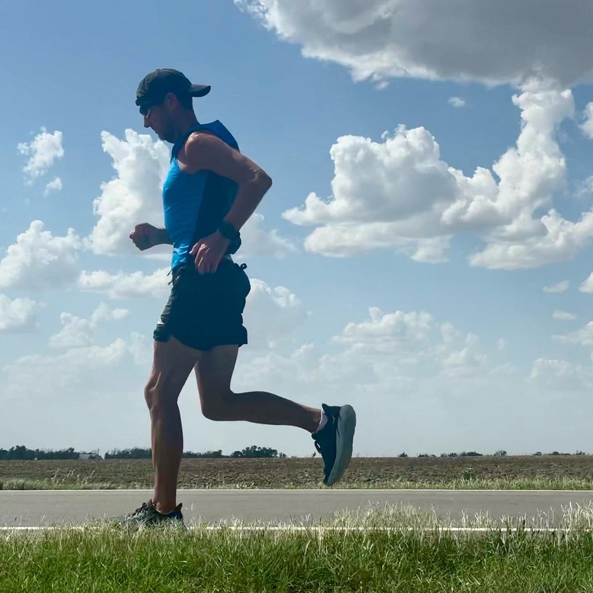 RichardDonovan7's tweet photo. Hitting Monument Valley this weekend in Trans USA Run. Looking forward to finishing up later this month, all going well. Daily updates at https://t.co/xw5BtIn2Q2. #transUSArun #ultraunning #running #athletics https://t.co/hYhM6gU9K3