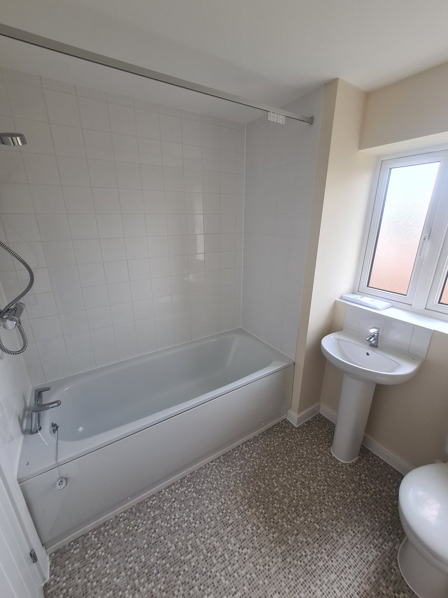 6 units successfully handed over today at our Rugby Road site in Cubnington 🏡🔑 Big thanks to @RJAConsultants and Bellway 👍