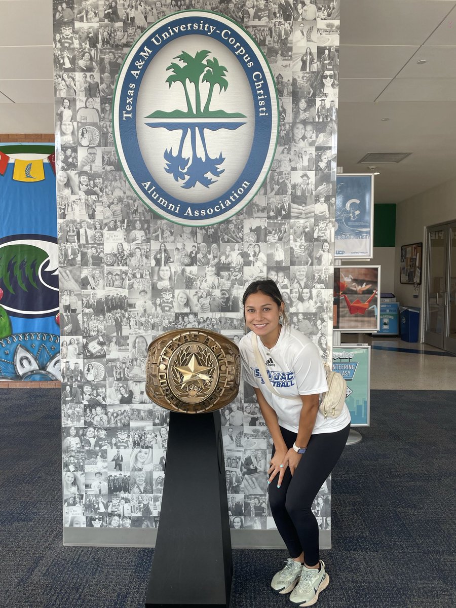 lizbotello77's tweet photo. PROUD is an understatement, but BLESSED to see this one’s hard work pay off! Can’t wait to see my girl in her next chapter! 💙💚🥎 @IslandersSball  @julesgarcia8 https://t.co/bTHQs8GdYF