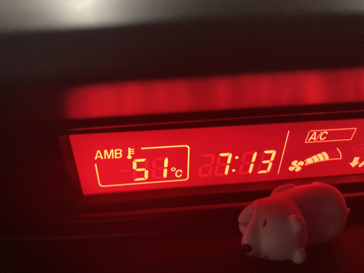 Dplutra's tweet photo. 19時ごろの外気温計がイカれてた https://t.co/NRlJMZTvKI