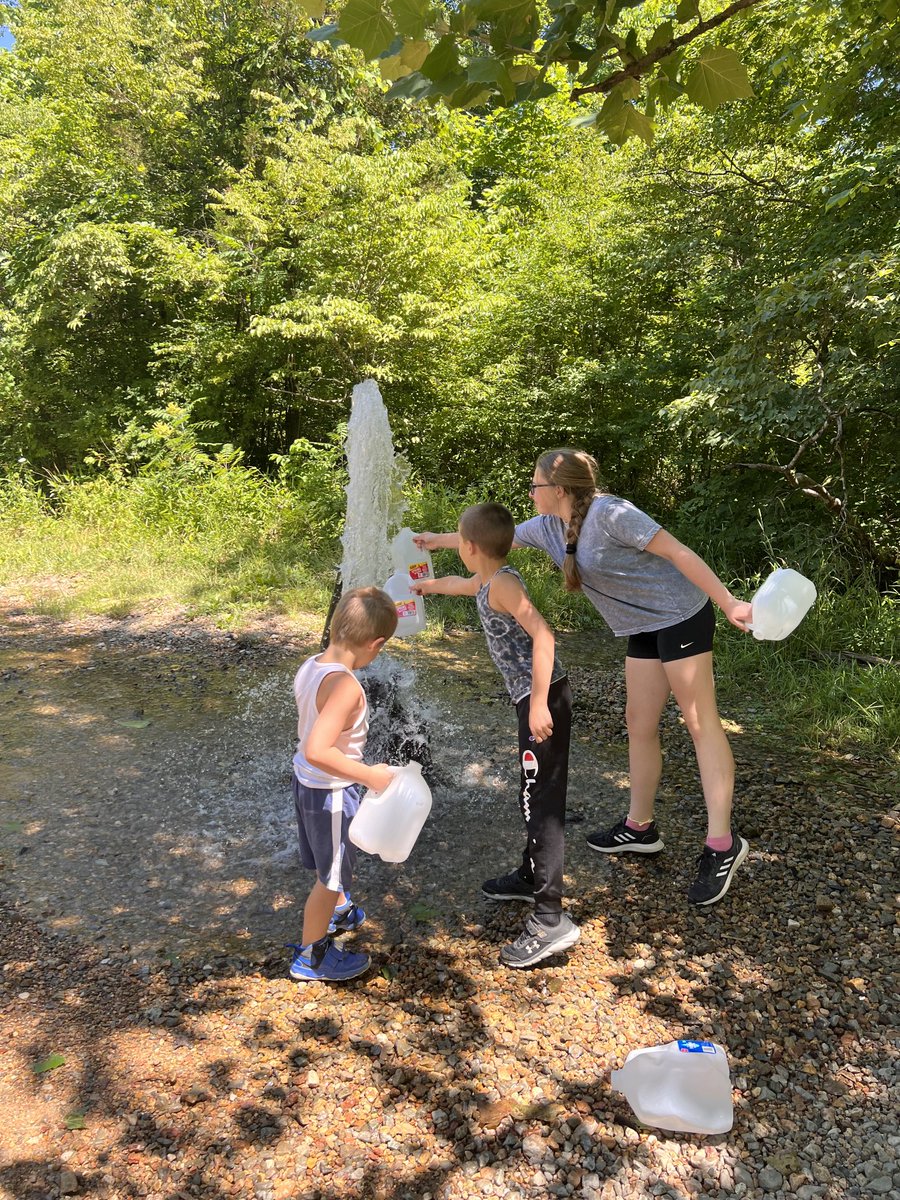 Sonya44736407's tweet photo. Sycamore Valley Artesian well. Located on a county rd in my area. Best water I’ve ever had. Most pure. Fun adventure. 😁😁😁 https://t.co/SYCU1FgR27