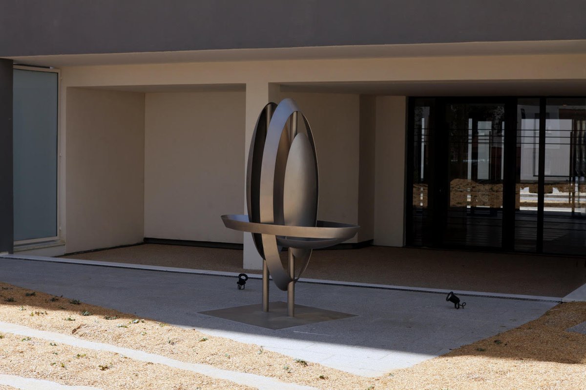 VAISSEAU, SCULPTURE EN INOX DE LA SCULPTRICE HÉLÈNE VANS

La société First Avenue a commandé à la sculptrice Hélène Vans une sculpture se situant à l’entrée du jardin central d’habitations d’un ensemble immobilier à Bezons.

Plus de détails :
creze.fr/actualites/vai…

#art