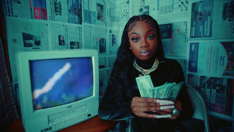 ZonaSuburbana's tweet photo. Young Devyn compartilha novo single/vídeo “Decisions”
#Rap #HipHop #Decisions #YoungDevyn
🔽Matéria completa acesse🔽
https://t.co/ZTCgs88A2H https://t.co/fI4GKeWqHE