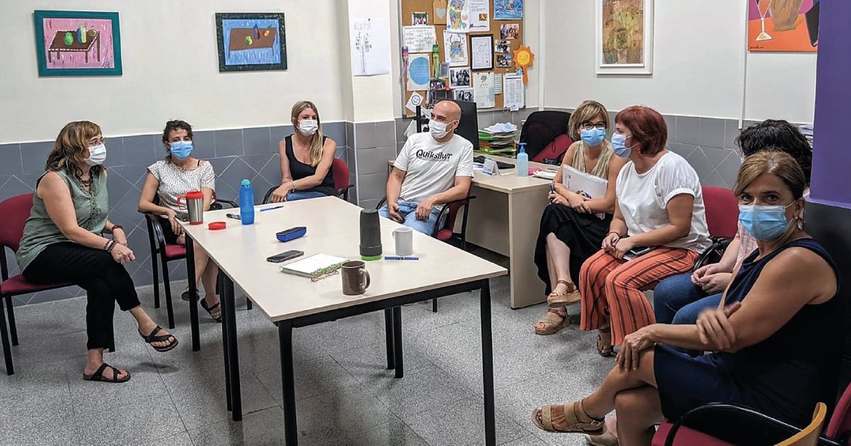integrados_'s tweet photo. Representantes de @amifvillena, @RedSanamente e #Integrados tuvieron ayer una reunión de trabajo. Se han compartido los servicios y áreas que desempeña cada entidad para que sirva como “inventario de recursos” común y poder hacer uso de este. #discapacidad https://t.co/k0vA3jYVqf
