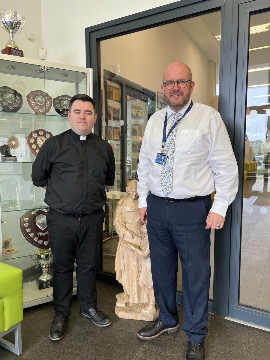 It was a privilege to welcome Fr Damien at School this morning to celebrate his first School Mass. a very special moment - Thank you Fr Damien! @BrentwoodRC @lasalleIGBM