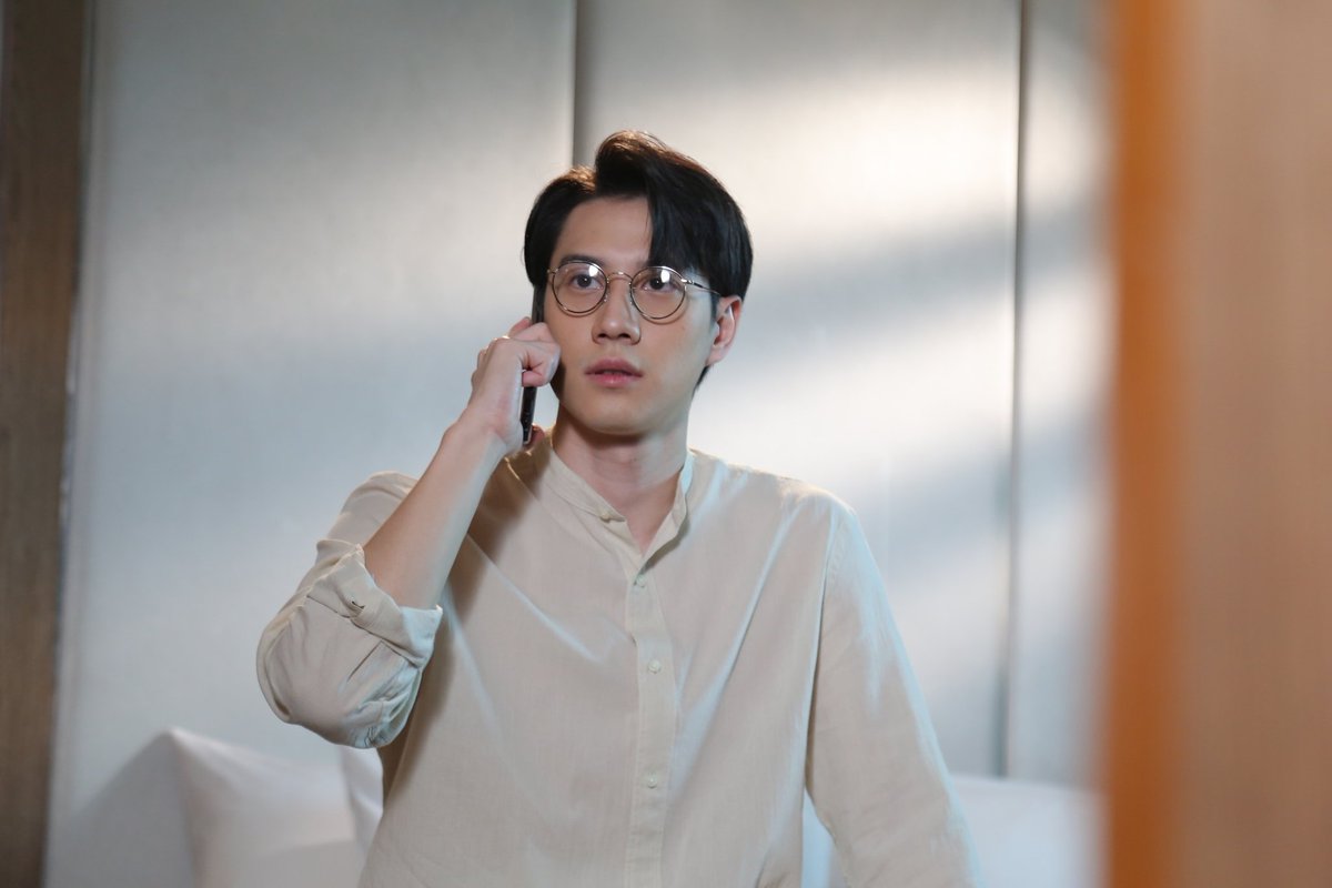 broadcastthai's tweet photo. สามหนุ่ม สามมุม สแตนบายรอไลฟ์พูดคุยกับแฟนๆ แล้วจ้าาา 
#บุพเพร้อยร้ายep10 @Toey_Pongsk
@Tee_Jaruji @brightrpp_
ระหว่างรอคุยกับแอดก่อนก็ได้นะคะ https://t.co/9Dlll0PFIu