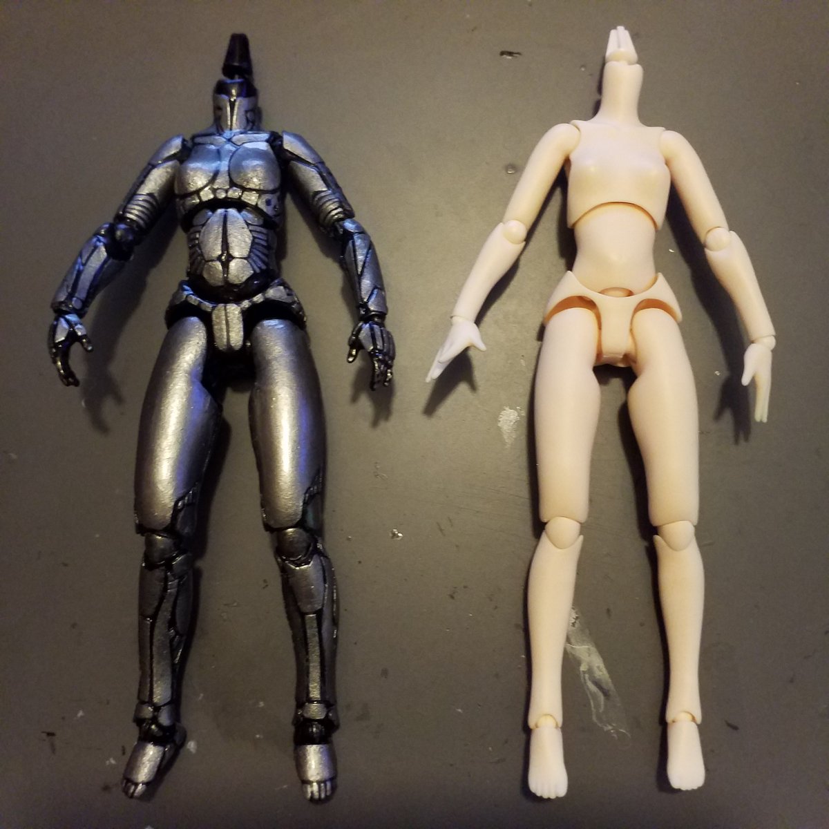 DDarakhen's tweet photo. The body is done 🤩 the articulations suffered a bit but are still mostly functional ^^ I'm super proud of it ! #OOAK #dollcustom #Gunnm https://t.co/KFdXuZEfvR