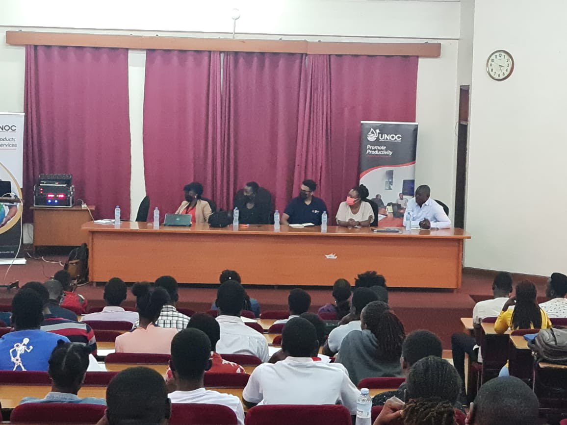 #HappeningNow 

Eng Gershom Rwakasanga, Terminal operations Manager, <a href="/UNOC_UG/">UNOC</a> gIving a keynote lecture during the UNOC Half day Workshop for University Engineering Students on Oil and Gas Industry.