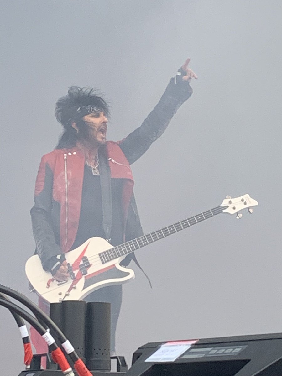 GlitzandSmiles's tweet photo. @NikkiSixx 🤘🏼 Citifield 7/24/22 https://t.co/DLa8mc8HMx