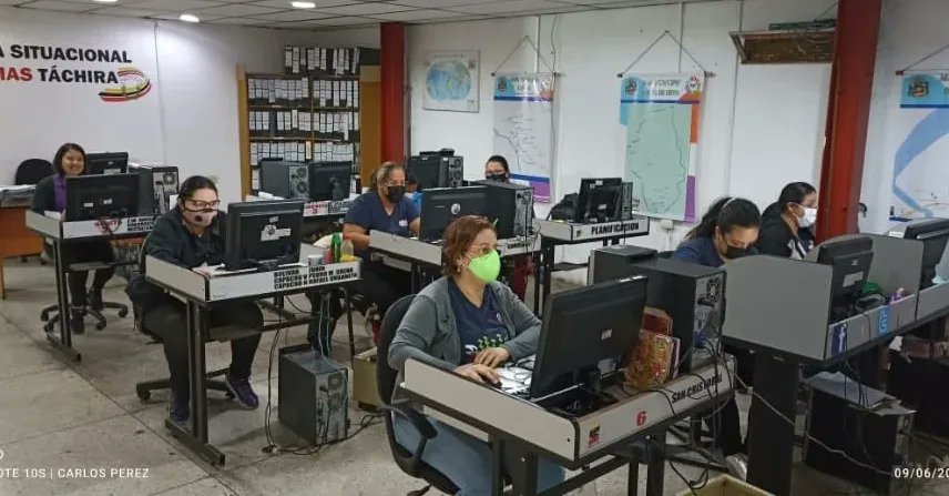 BermudezJoseA's tweet photo. Desde "La Hora de los Clap" estamos atentos en todos los Municipios a la alerta emitida por el Presidente @NicolasMaduro y el llamado del Gobernador @FreddyBernal, los Tutores Municipales @tachira_gmas  están activos recibiendo información para enviarla a nuestra Sala Situacional https://t.co/Y4uAWAZM0W