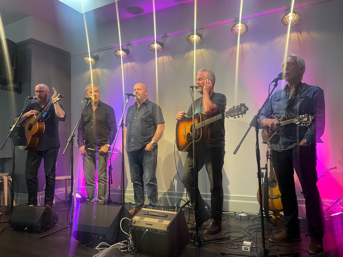 mayopalooza's tweet photo. Laoise Kelly 
Coda
Doherty, Doocey, O'Dowd &amp; Kelly

Bridge St Bar, Castlebar

#MaighEo #Ceol #Cultúr https://t.co/9kFqNC04rG