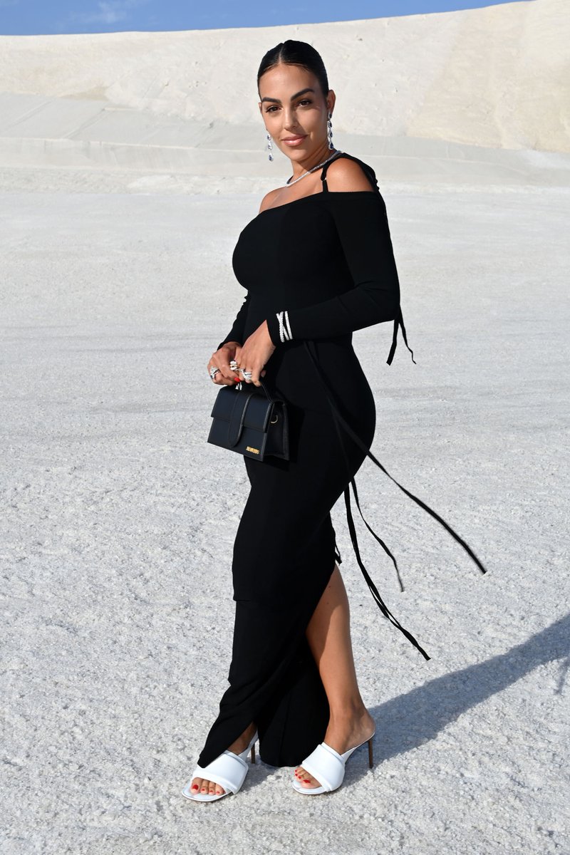 📂 Georgina Rodriguez
 └📂 Jacquemus Le Papier 
    └📂 Part 2