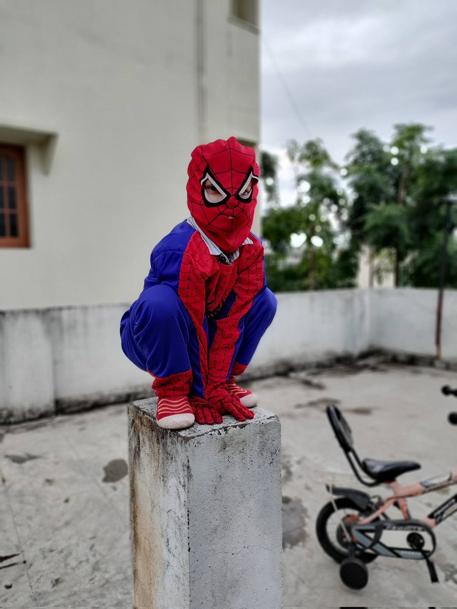 vamsi_pamuri's tweet photo. #SpiderManTwitter 😁 https://t.co/leyTzvg3la