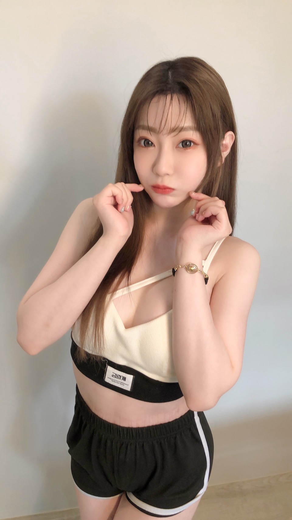 麻豆女神-蘇清歌on X: RT @Shennana220615: 人生幾苦~ 吃一點娜娜牌麻糬❤️ 你說現在是幾分甜呢🤣 嘟嘟嘴甜死你麻豆TV  搜尋沈娜娜