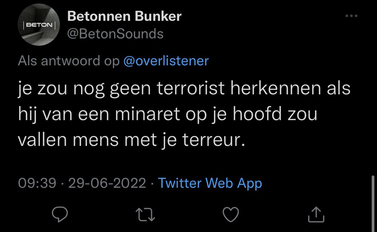 overlistener's tweet photo. 1/ Mijn zus en haar gezin zijn slachtoffers van het Toeslagenschandaal. Als mijn zwager uit frustratie een snelweg had geblokkeerd of voor het huis van een minister was gaan staan, hadden deze mensen hem voor terrorist uitgemaakt en het een gebrek aan beschaving genoemd. https://t.co/fwpcNmDPKE