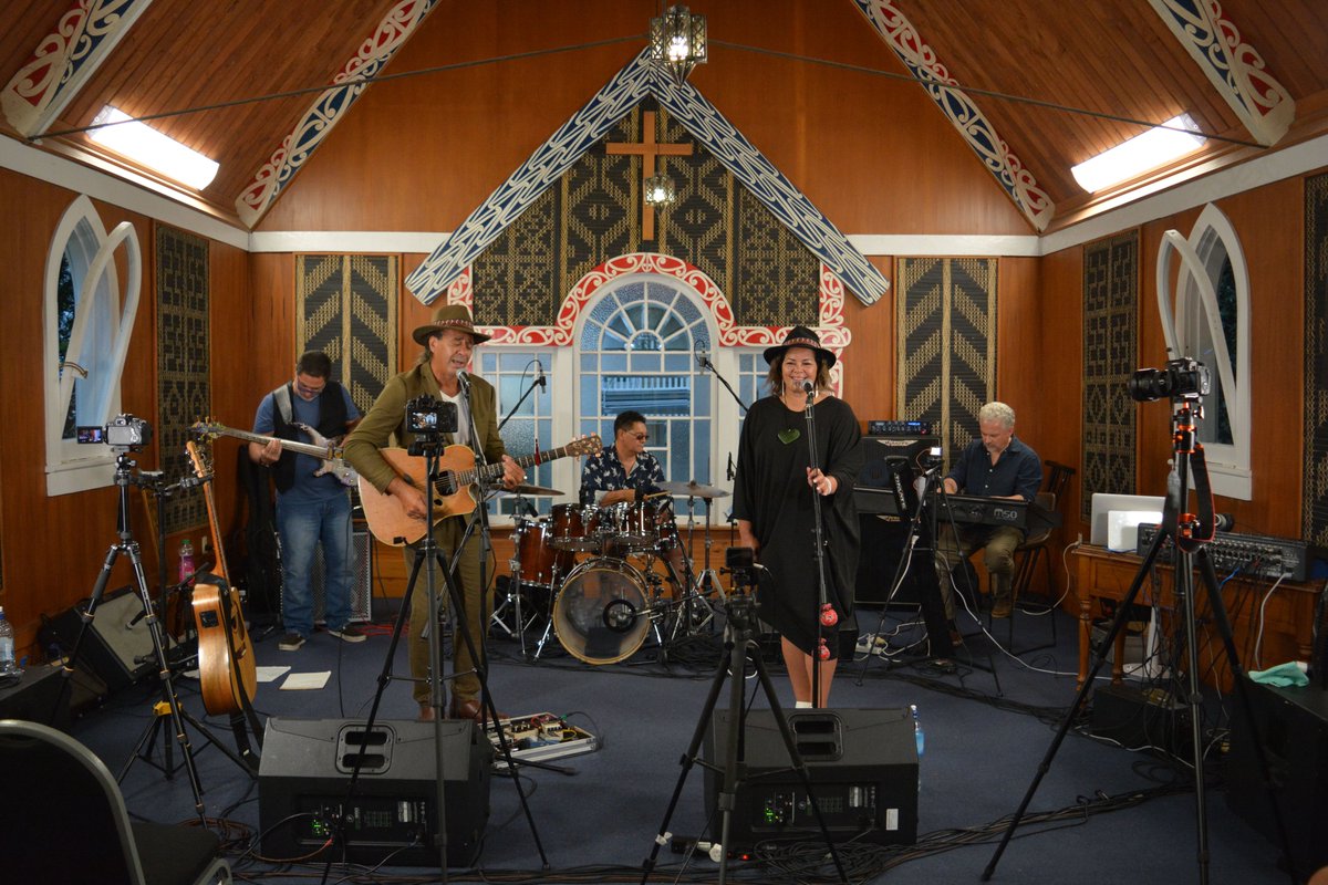 Souvenir de l'enregistrement de l'album 'Ora Blues At The Chapel' de Grant Haua ! 🎞 Album, toujours disponible : 💿Dixiefrog.lnk.to/OraBlues