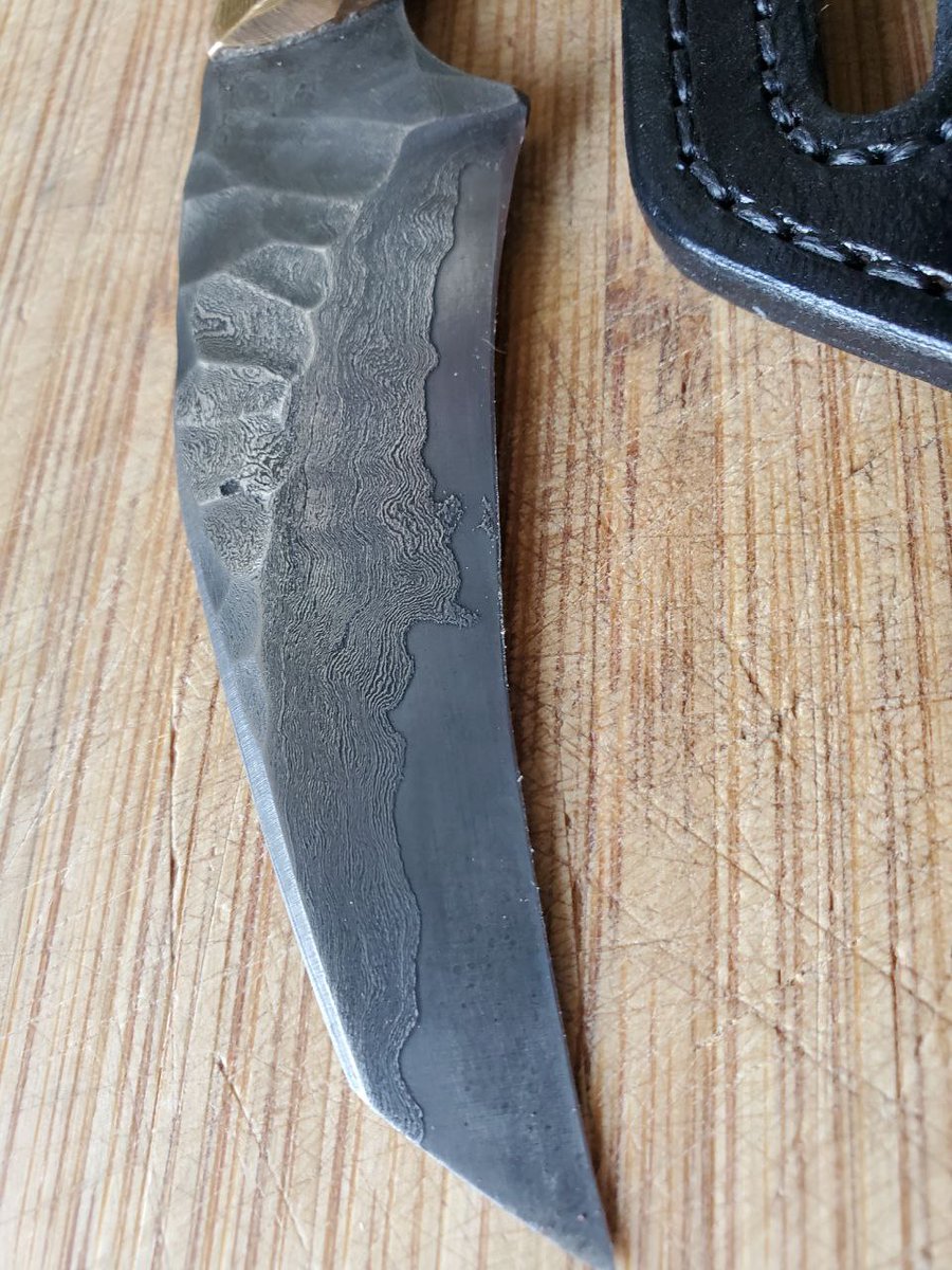 RaptoreumCZ's tweet photo. 🦅 Mrkejte na to! #TeamRTM Charlie akorát převzal nádherný Raptoshi #Bitknife 🪶
#MMORPG #PhysicalNFT #DigitalNFT #Raptoshi #GhostRider https://t.co/3rxG3fcX8Y
