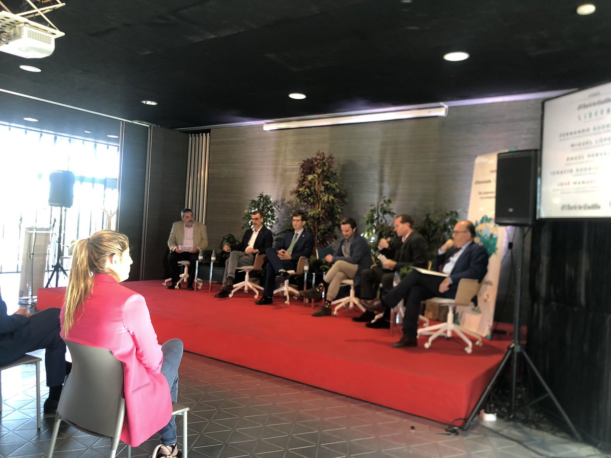 nortecastilla's tweet photo. 🌱 Los expertos debaten en mesa redonda sobre la gestión de los residuos y la basuraleza en #ForoENCLibera 

@ecoembes @SEO_BirdLife @chd_duero @usal @jcyl https://t.co/uLN7vCBYoR