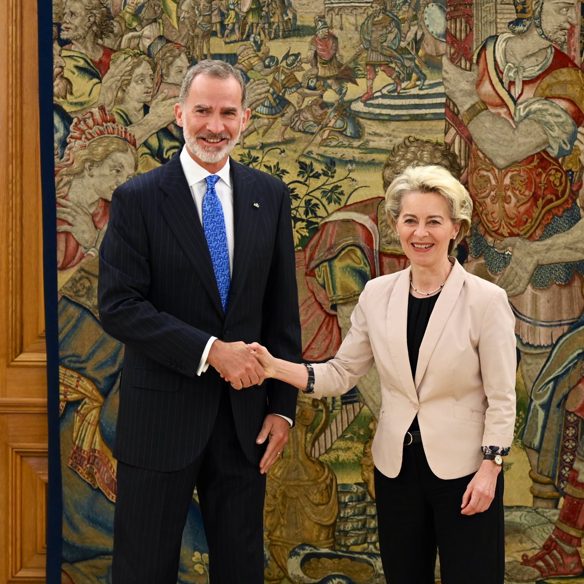 vonderleyen's tweet photo. 🇪🇸Delightful meeting with His Majesty King Felipe.

We discussed Europe’s response to the challenges of our time: the war on Ukraine, its impact on food and energy security and climate change

We also discussed how Europe can strengthen its partnerships,notably with Latin America https://t.co/vVRmENfMkF