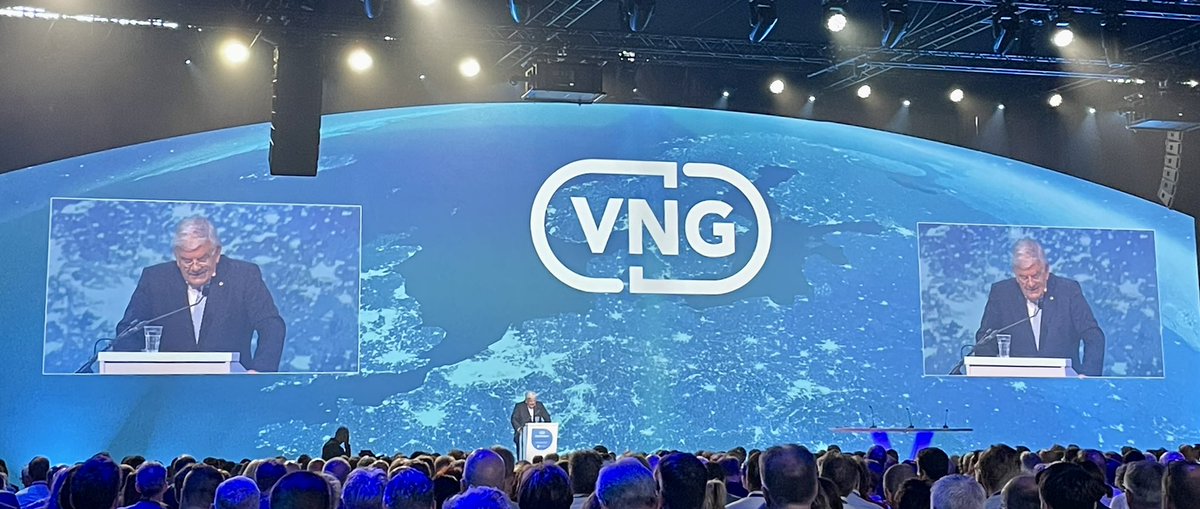 “Het is tijd dat het Rijk niet alleen vraagt maar ook geeft” Er moet lange en structurele financiële zekerheid zijn voor gemeenten voor de uitvoering van hun taken. Aldus Jan van Zanen, voorzitter <a href="/VNGemeenten/">VNG</a> tijdens het #vngcongres2022