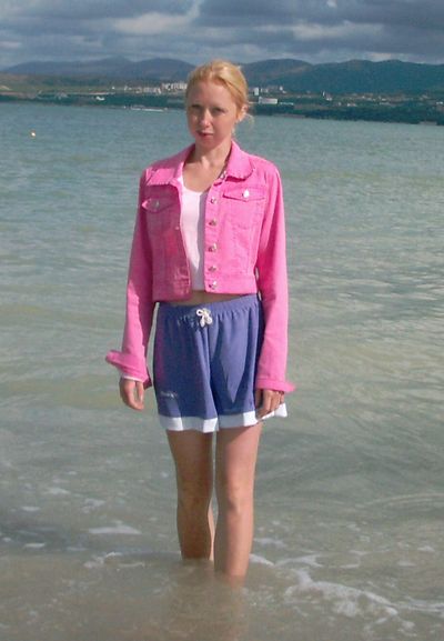 fixinded's tweet image. Ровно 18 лет и 11 месяцев назад в Геленджике. Там хорошо, там яблоки