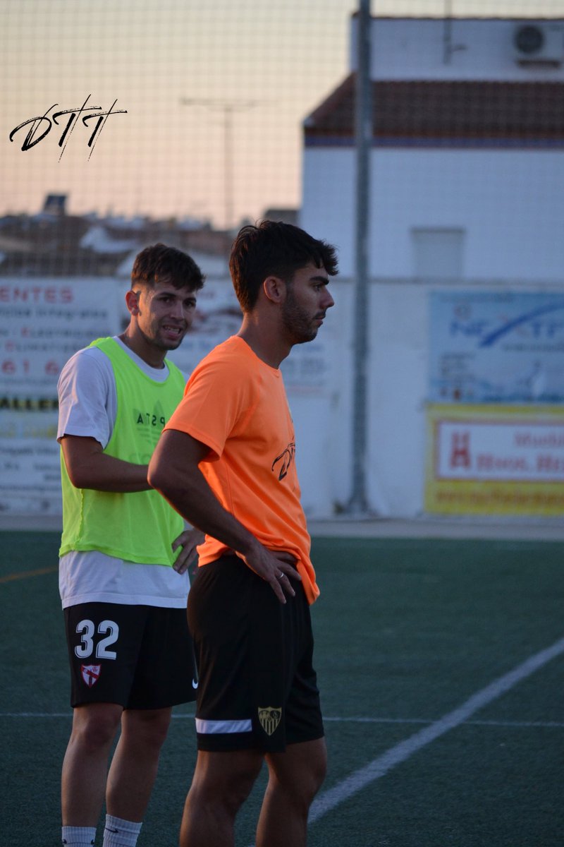 Turno de una joya proveniente de <a href="/RBetisCantera/">Real Betis Cantera</a>  
El míster @javier_medina94 nos deleitó con una clase técnico-táctica  ESPECTACULAR sobre el #3ºHombre 
🖋 
✅Intensidad
✅Disfrute
✅Aprendizaje

Los sueños no se persiguen, se trabajan. 

#DTTÉlite