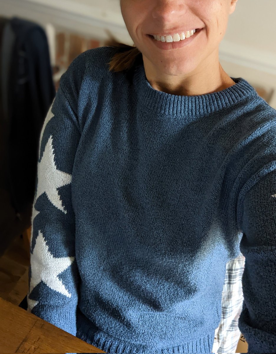 JessTungsten's tweet photo. Happy Hump Day guys 😁
It's a little on the chilly side this morning but that just means I get to wear a snuggly jumper! 😊
What is your favourite season?
Mine is Autumn/Fall 🍁🍂 The crisp, sunny days, with all the beautiful colours in nature are amazing!
#LetsTalkWeather 😂 https://t.co/zWo998y7yu
