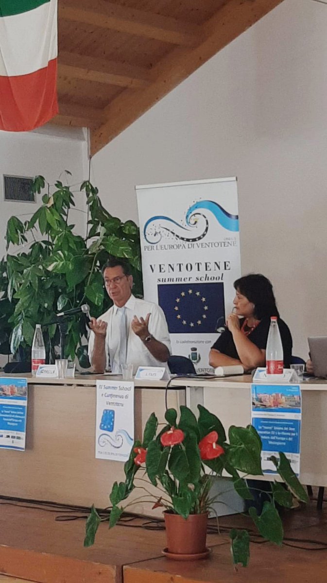 È importante trovarsi a #Ventotene grazie all'associazione europeista di <a href="/APatroniGriffi/">Andrea Patroni Griffi</a>
a parlare di #NextGenerationEU e #Pnrr. Si deve andare avanti, la strada è sempre lunga e difficile ma è l'unica percorribile : Stati Uniti d'Europa.
