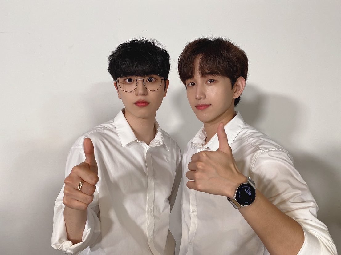 ROMEO_SJ_'s tweet photo. 毎日暑い中皆さん
熱中症に気をつけてください🥵
#ROMEO の定期公演がまた明日あります！
️
#pluswinhall南堀江 でお待ちしております❣️
是非会いに来てくださいね🥰

#로미오 #ロミオ 
#seunghwan #jaekyung 
#スンファン #ジェギョン
#live #ライブ #idol #kpop #アイドル https://t.co/CrpVhtWYm0