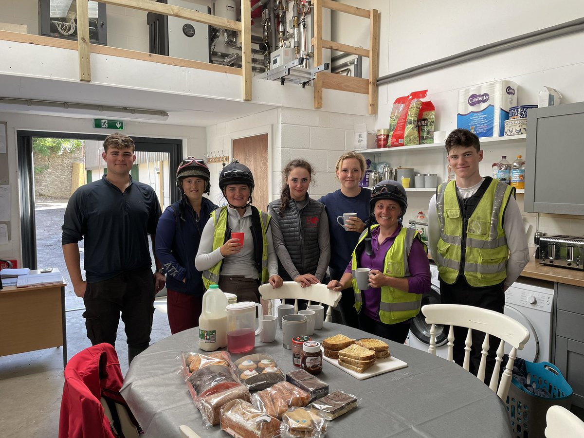 joeeokeeffe's tweet photo. We would like to thank our fantastic team for all their hard work and dedication #stablestaffweek #cakes https://t.co/hCUjyEp9zN