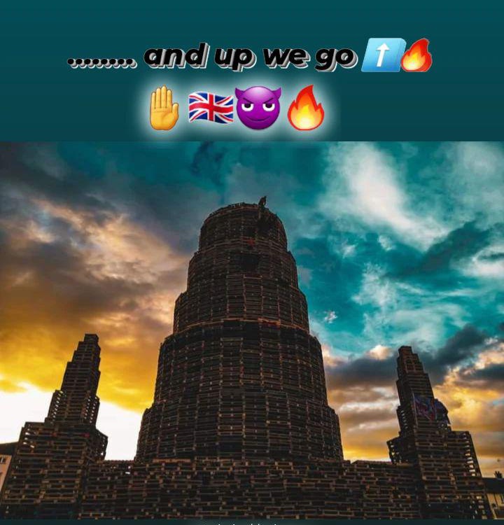 LCRbonfire's tweet photo. 🤚🇬🇧😈🔥
We keep going ✊✊

#lcr #corcrain #redmanville #bonfire #portadown #northernireland #ulster #british #loyalists #bandseason #julycelebrations #pallets #unionjack #bluecoatbrigade #itshappening https://t.co/C8yMAAUBhG