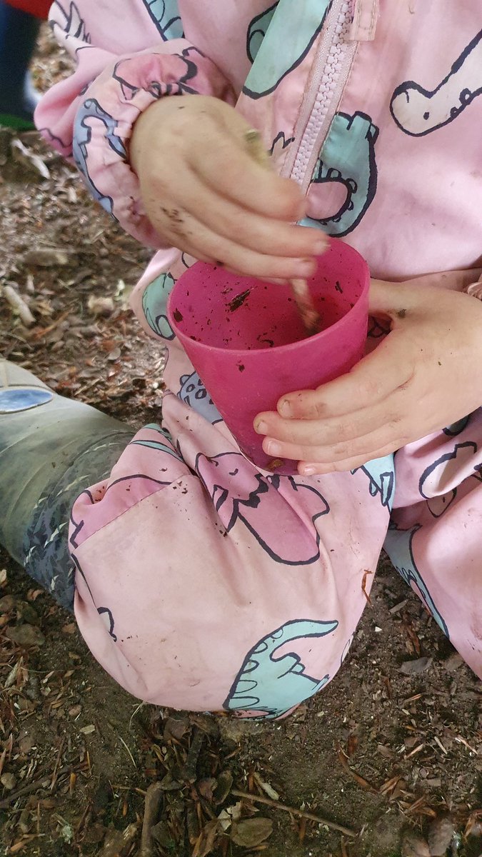 WhyteleafeOL's tweet photo. Nursery are celebrating #InternationalMudDay by making mud pie at forest school this morning.
#mumdmudgloriousmud #welovetherain #outdoorlearning #eyfs https://t.co/MfRIU1NR3T
