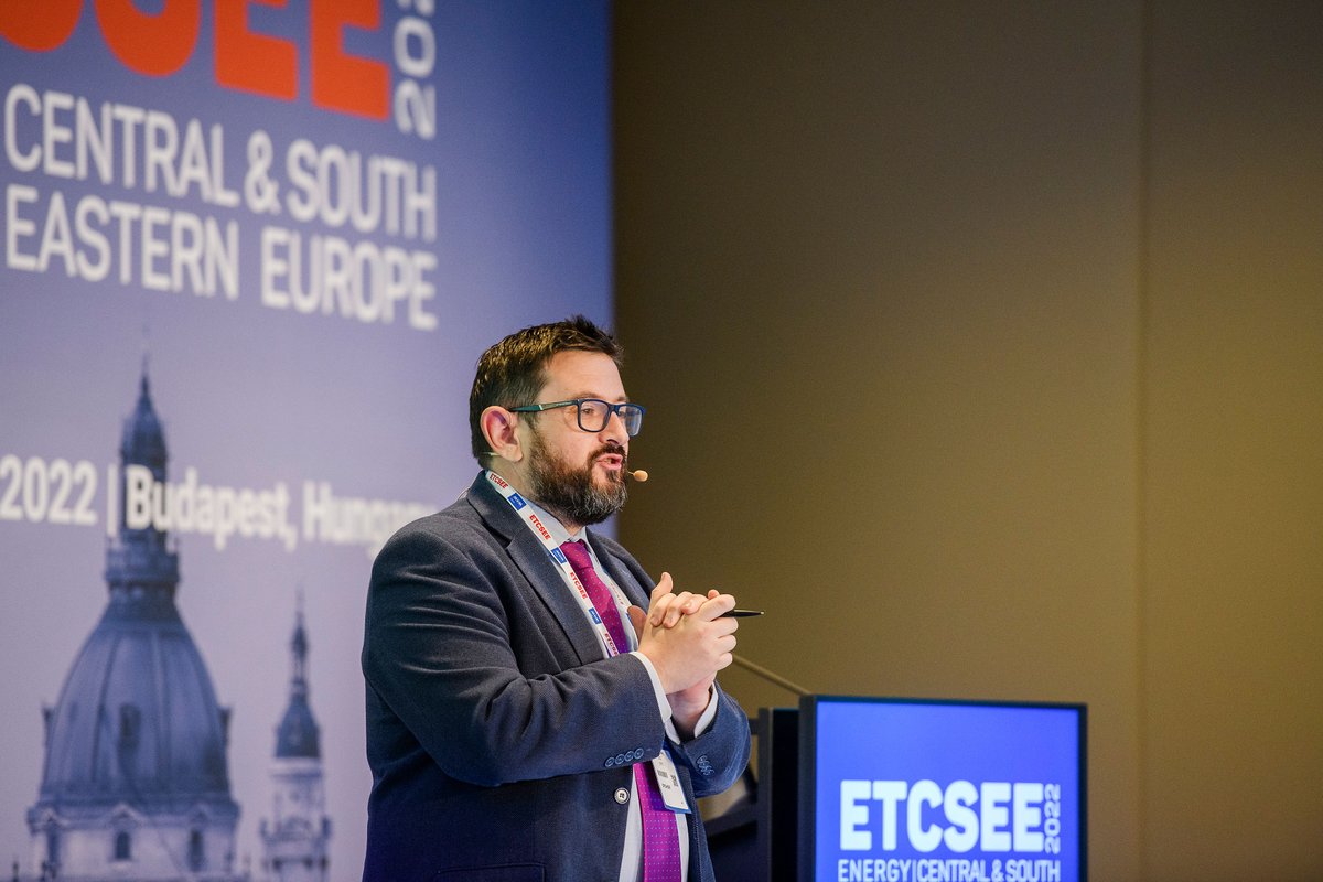 energytradingeu's tweet photo. Mark Copley, @EFET_Europe, at #ETCSEE2022's Plenary Open Session on volatile energy markets.
#energytrading #energycommunity #gas #power #renewableenergy #energytraders https://t.co/Rz6ileUDby