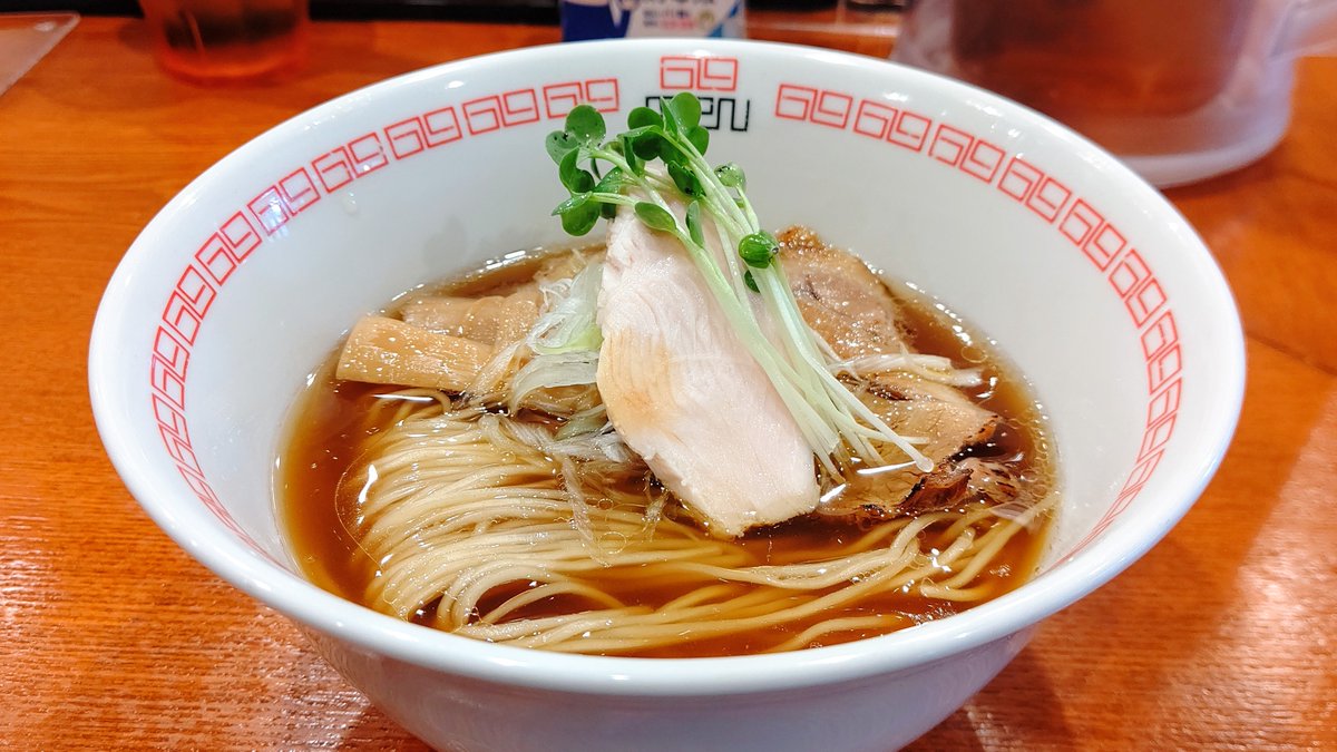 mrchilodren's tweet photo. noodle kitchen
高円寺『六九麺【ﾛｯｸﾒﾝ】』

◼️ 醤油らぁ麺 780円
・麺かため

美しい。

麺の並び。

酒クズにとって六九麺の塩＆醤油のスープはミネラルウォーター。💕

#高円寺
#六九麺
#69麺
#ロック麺
#69men
#醤油ラーメン
#醤油らーめん
#正油ラーメン
#正油らーめん
#ラーメン
#らーめん https://t.co/pyjHrLwGBe