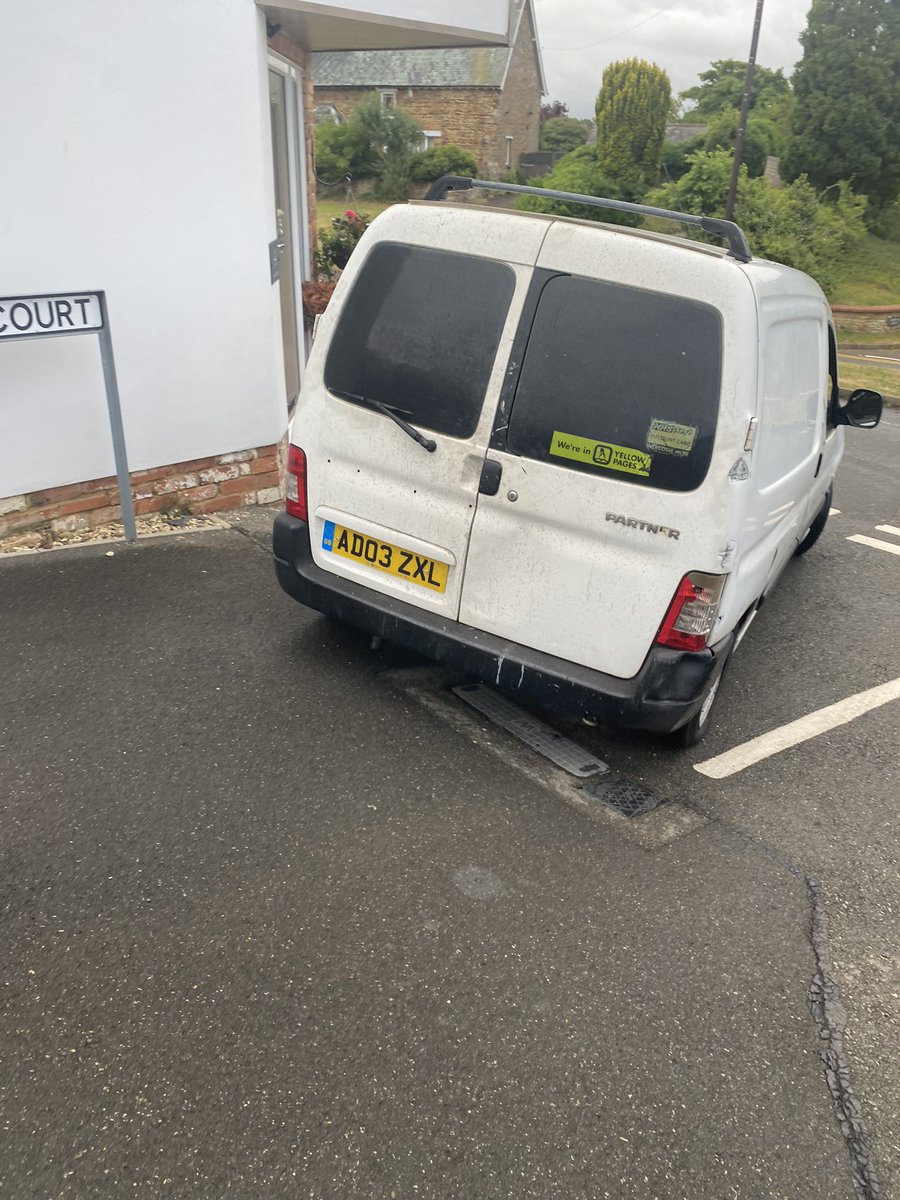 Frankssteak's tweet photo. Caught these two stealing oil this morning. #northantspolice @NorthantsPolice https://t.co/b6SR8TwUH4