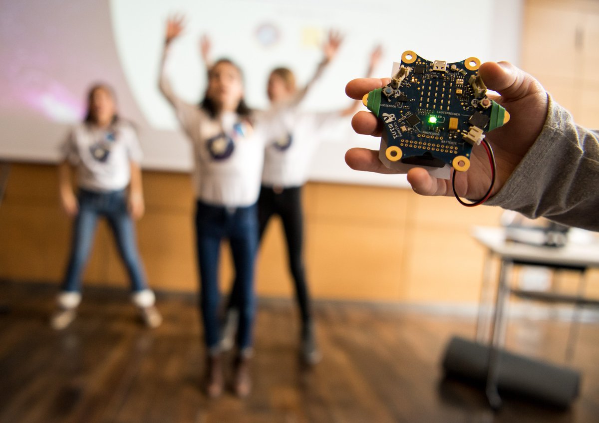 RobertaIAIS's tweet photo. Save the Date 🗓️ Spacige Workshops mit @CalliopeMini und @FraunhoferIAIS auf der @ideenexpo 🚀🌎! Vom 7. - 9. Juli im Themenbereich »Faszination: Weltraum« praxisnahe Programmierbeispiele aus den Inhalten von #Code4Space erleben.
#twlz
Anmeldung➡️https://t.co/QwBDNfTNqa https://t.co/f9bxvgbdDK