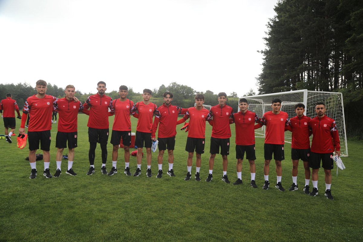 𝗚𝗲𝗹𝗲𝗰𝗲𝗸 𝘀𝗶𝘇𝘀𝗶𝗻𝗶𝘇... ❤️🤍

Sivasspor Futbol Akademi'den yetişen 12 sporcumuz, A takımımızın Bolu kampına katılarak çalışmalara başladı.