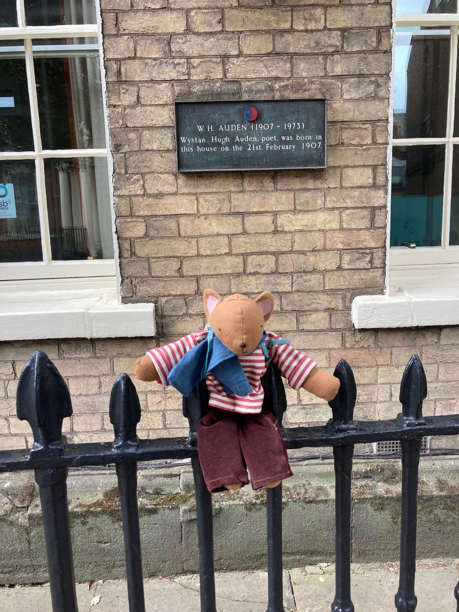 Mouse has arrived at another destination, but where? He's found a fellow poet. More clues to follow #mouseswood @bookishkids @OpenUni_RfP
@thamesandhudson @alicemelvin @YorkLitFest @LittleVikingsUK @yorkmumbler @MumsnetYork