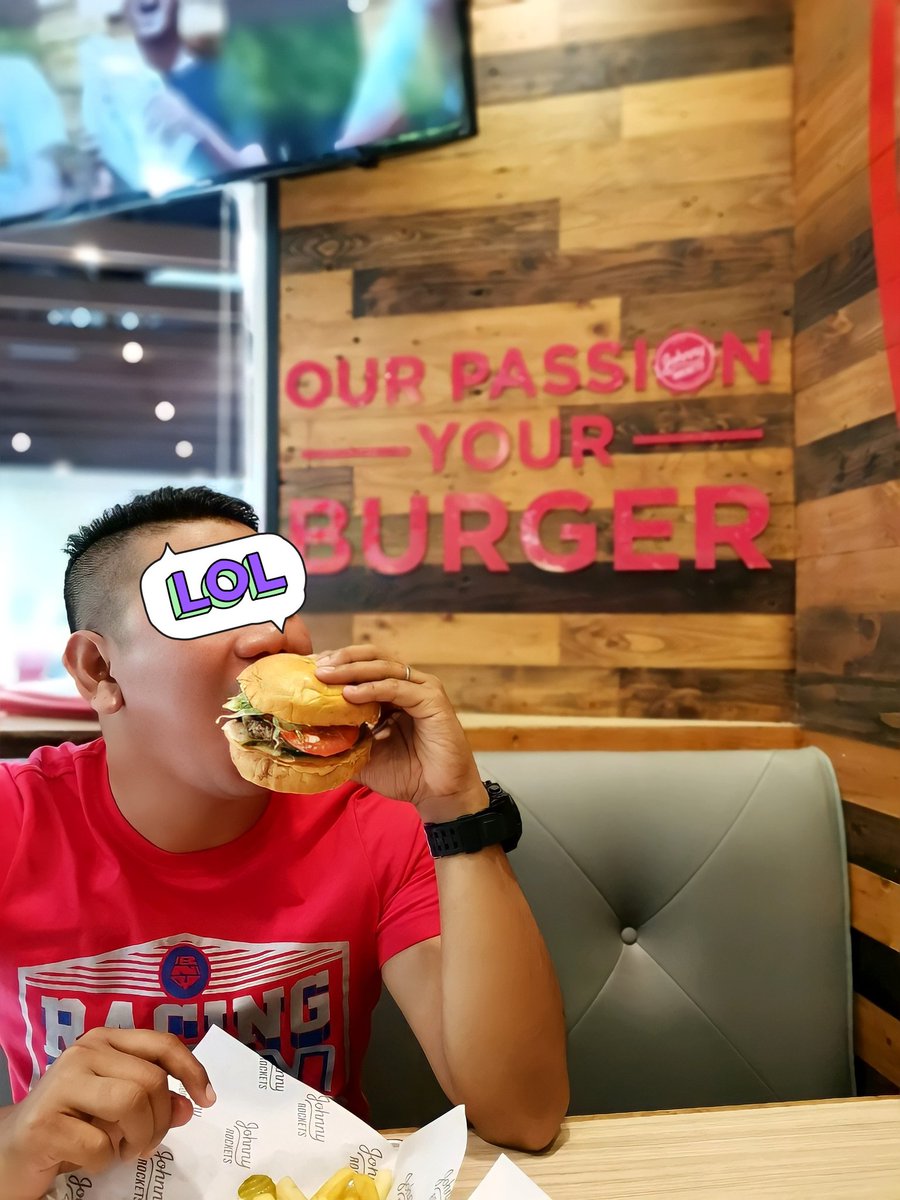 Bluecore04's tweet photo. Gusta ka kan-on taka like this burger 😁 https://t.co/x7FacO0IGm