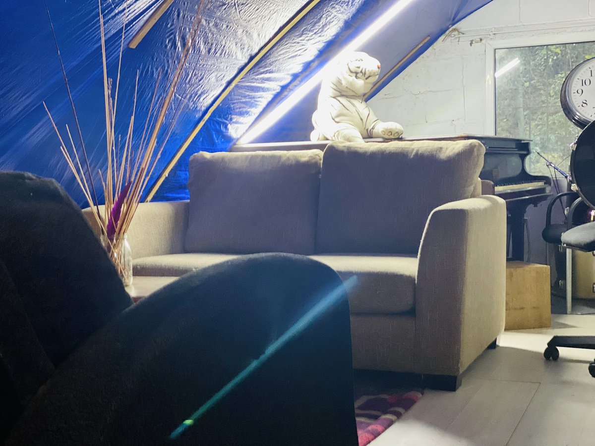 BonaFideStudio's tweet photo. Our lockout #practiseroom entitles you to #rehearse as much as your hearts desire. 
Also suitable for #photoshoot, #filming, #preproduction, #albumwriting and more.
02088839641
#musicrehearsal #bandrehearsalstudio #musicpractiserooms https://t.co/2vB8Ehs0JI