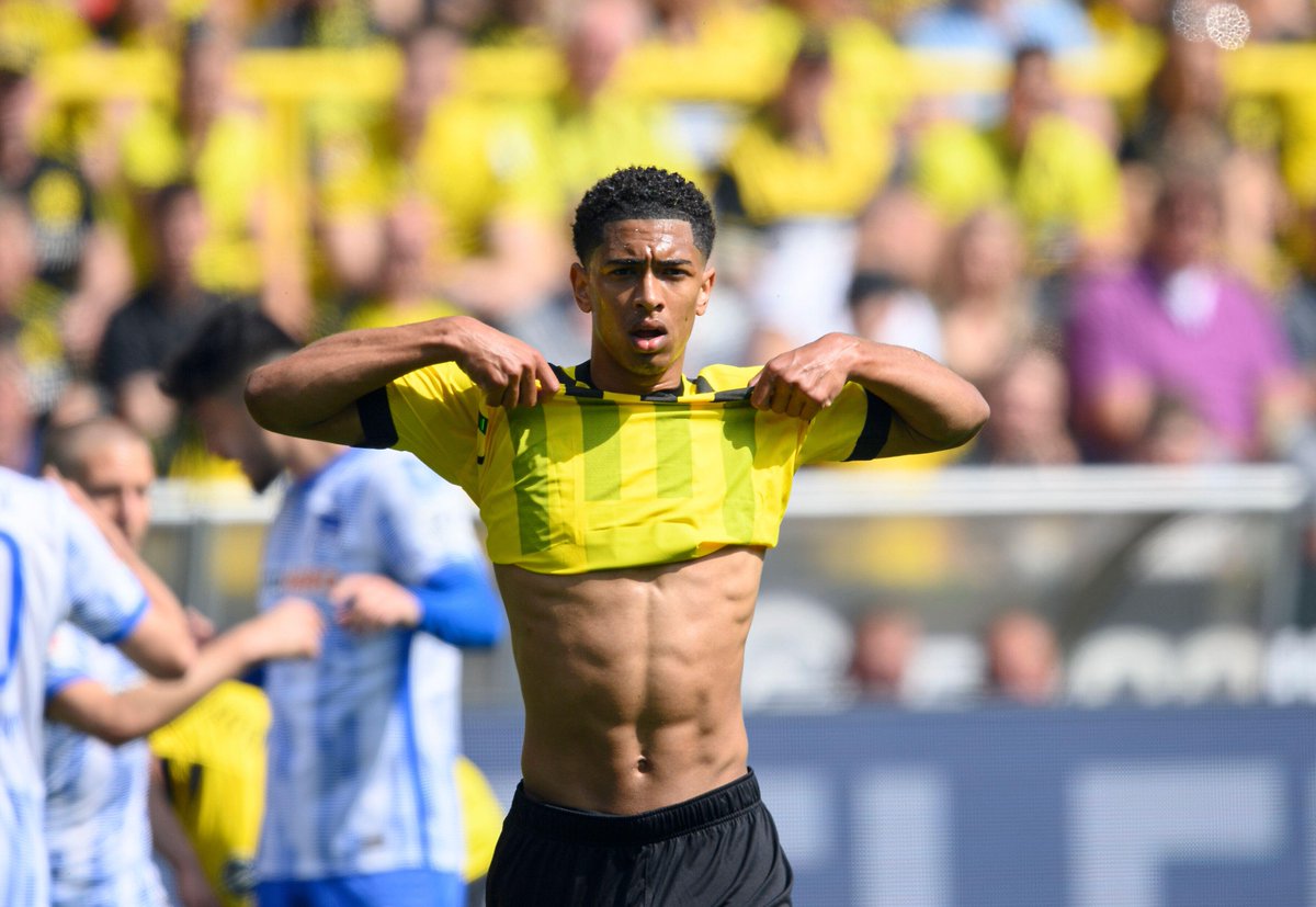 Squawka's tweet photo. @BellinghamJude Jude Bellingham was the only player during the 21/22 Bundesliga season to reach 40+ for each of the following:

◉ 95 touches in opp. box
◉ 91 fouls won
◉ 65 passes into opp. box
◉ 55 take-ons completed
◉ 53 recoveries in def. ⅓
◉ 52 tackles made

The boy can do it all. 😤 https://t.co/Tr9Z0rY4m8