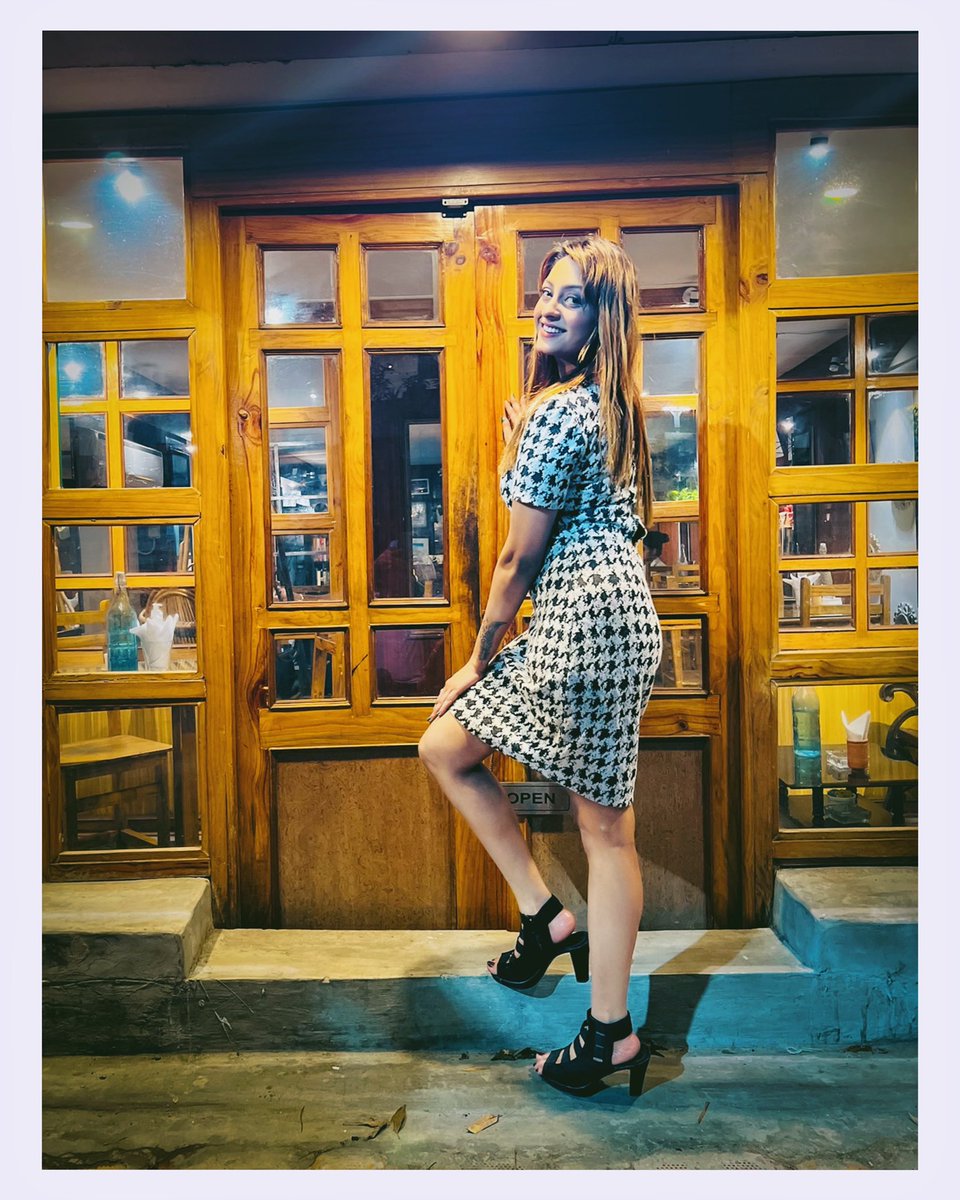 ActressShana's tweet photo. ๐'๐ฆ ๐ง๐ข๐๐๐ซ ๐ฐ๐ก๐๐ง ๐ ๐ฅ๐ข๐ค๐ ๐ฆ๐ฒ ๐๐๐๐
๐๐. ๐๐ช๐งฟ
#Unlock7 Teaser Release Night ! ๐ฌ๐
Link ๐๐ป https://t.co/BcmvZmIbhd
#shanabhattacharya #actress #actresslife #bollywoodfilm #teaserrelease #ootd #blessed #suspense #thriller #horror #fashion #vibe #bollywoodactress https://t.co/T1rCMlRC6N