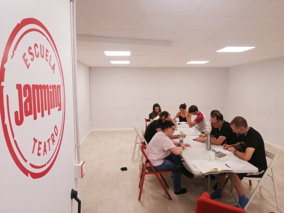 El lunes comenzamos a disfrutar las Masterclassings de verano con «Jammingturgia: Nuestras bestias»

🖍 Impartiding por <a href="/JuanMa_Diez/">JuanMa Diez</a> y a través de una propuesta de Roland Schimmelpfennig, los alumnings conectan son su palabra escrita y experimentan la escritura conducida.

+