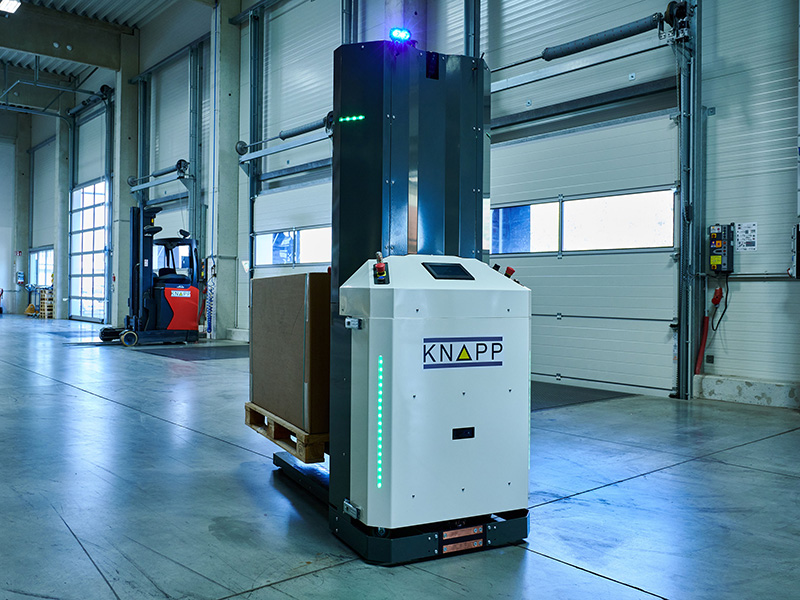 KNAPP_AG_de's tweet photo. Open Shuttle Fork is our solution for flexible pallet transport. Find out more about our new autonomous mobile robot and watch the video ➡️ https://t.co/buofGAOnOj! #weareknapp #makingcomplexitysimple #amr #openshuttle #pallets https://t.co/UQeme80Zvy
