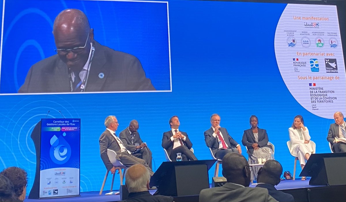 Ouverture ⁦<a href="/CarrefourEau/">Carrefour de l'Eau, une marque idealCO</a>⁩ Abdoulaye Sene, coprésident du Forum de Dakar invite le secteur privé, aux côtés d’autres acteurs, à apporter leurs savoir faire et leurs d’innovation pour contribuer à l’accès à l’eau ⁦<a href="/regionbretagne/">Région Bretagne</a>⁩ ⁦<a href="/ThierryBurlot/">Thierry Burlot</a>⁩ ⁦<a href="/PFE_FWP/">PFE_FWP</a>⁩