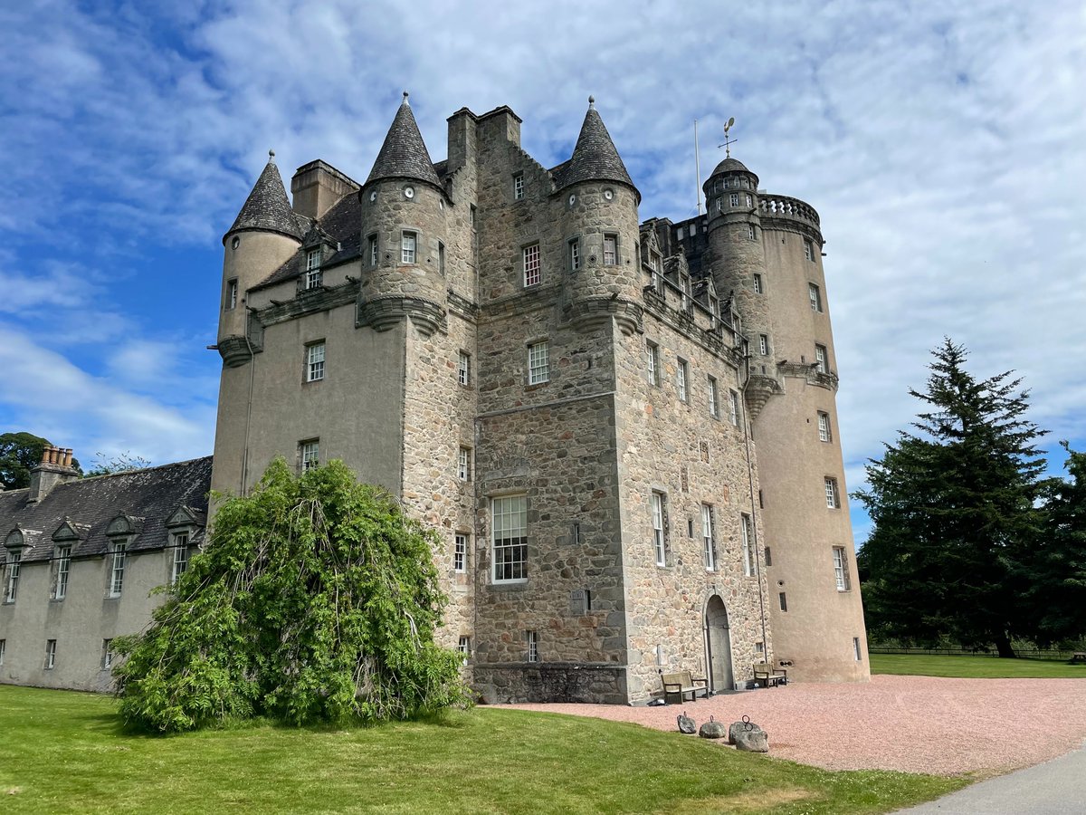 The wonderful thing about touring in the motorhome is you never really know what you will stumble upon on your travels, like our recent visit to Castle Fraser, the grand 16th centaury castle was built from local granite with turrets, and decorative stone work  did not disappoint.