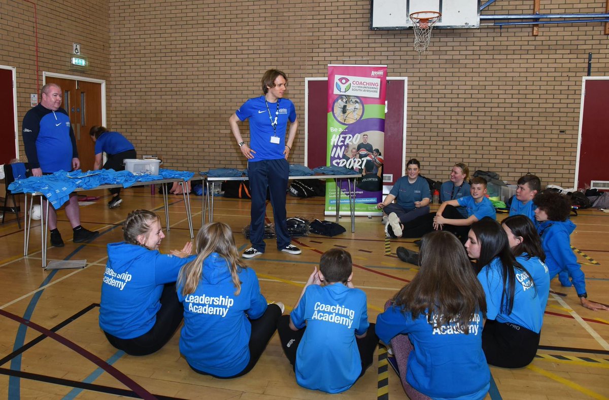 🙌 Workforce Wednesday 🙌

How amazing do the Leadership Academy look in their new T-Shirts? 

Over the summer break they will all take part in further training and begin some of their <a href="/SportsLeaders/">Sports leaders network</a> qualifications as well as helping out at our summer programme ☀️😎 
#People